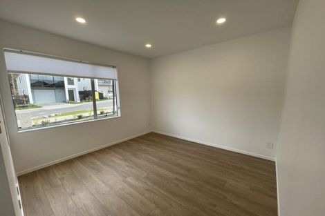 Photo of property in 17 Paparahi Place, Wainui, 0992