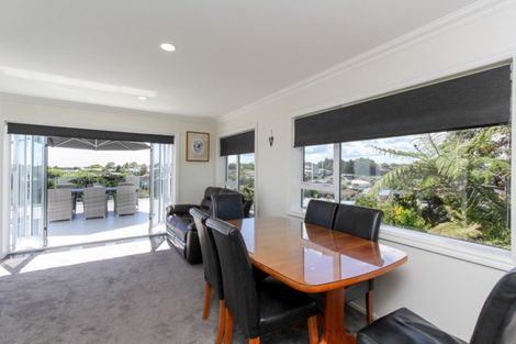 Photo of property in 7a Caledonia Place, Highlands Park, New Plymouth, 4312