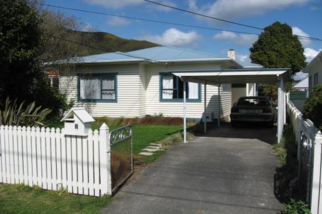 Photo of property in 8 Birdwood Road, Waterloo, Lower Hutt, 5011