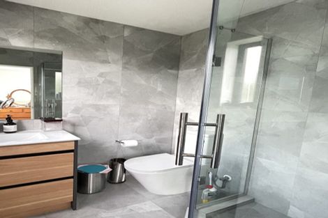 Photo of property in 4/4 Mcquoid Place, Glenfield, Auckland, 0629