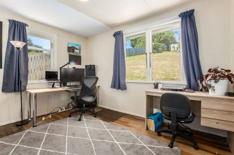 Photo of property in 9 Berkshire Grove, Cannons Creek, Porirua, 5024