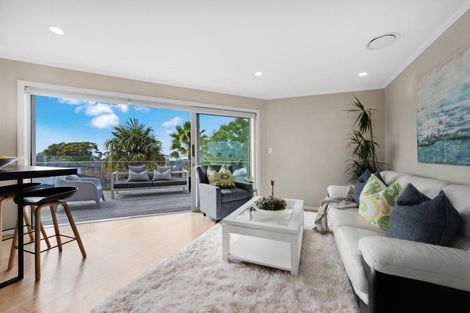 Photo of property in 1/25 Seymour Road, Mellons Bay, Auckland, 2014