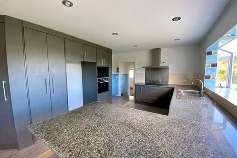 Photo of property in 318 Sturges Road, Henderson Valley, Auckland, 0612