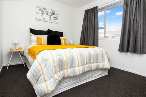 Photo of property in 2/89 Bruce Mclaren Road, Henderson, Auckland, 0612