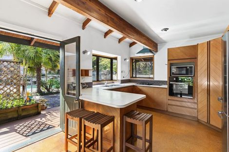 Photo of property in 5 Telephone Road, Birkenhead, Auckland, 0626