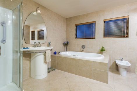 Photo of property in 1/59 Churchill Road, Murrays Bay, Auckland, 0630