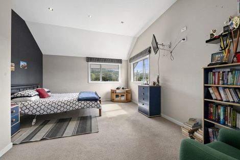 Photo of property in 42 Heretaunga Square, Silverstream, Upper Hutt, 5019