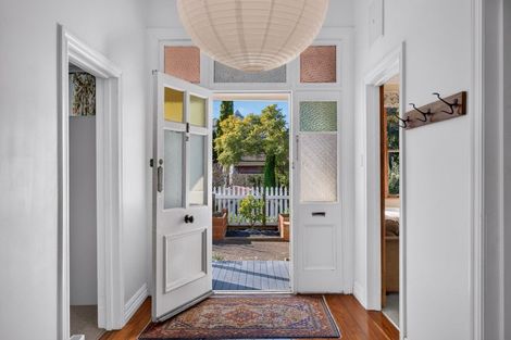 Photo of property in 28 Milton Road, Bluff Hill, Napier, 4110