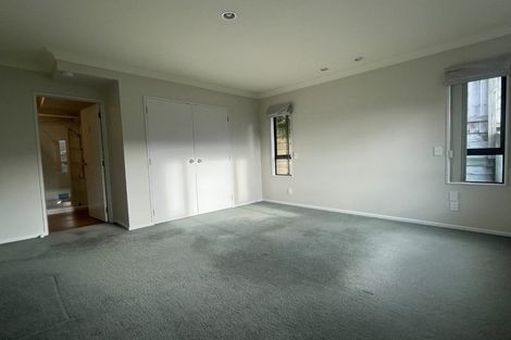 Photo of property in 17 Glanmire Road, Newlands, Wellington, 6037