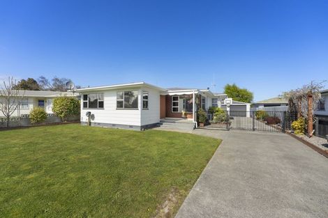 Photo of property in 26 Dunk Place, Milson, Palmerston North, 4414
