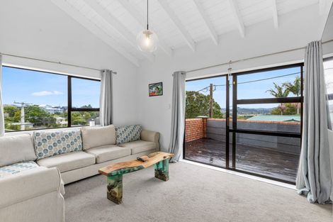 Photo of property in 9 Pohutukawa Avenue, Red Beach, 0932