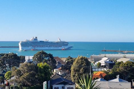 Photo of property in 9 South Road, Moturoa, New Plymouth, 4310