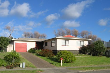 Photo of property in 4 Gates Road, Waikanae Beach, Waikanae, 5036