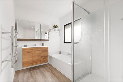 Photo of property in 9 Van Dyke Place, West Harbour, Auckland, 0618