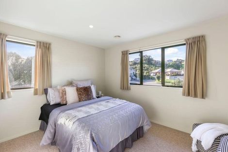 Photo of property in 5 Abel Glen, Aotea, Porirua, 5024