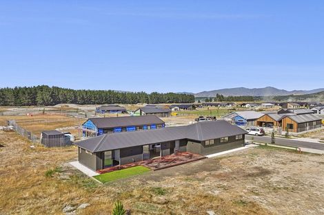 Photo of property in 37 Gillespie Street, Lake Hawea, 9382