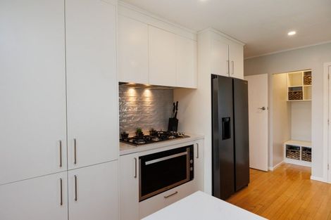 Photo of property in 144 Ruamahanga Crescent, Terrace End, Palmerston North, 4410