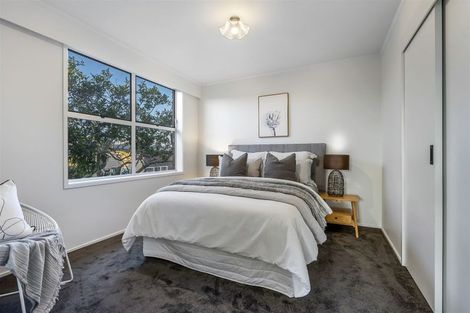 Photo of property in 2/307 Wairau Road, Totara Vale, Auckland, 0627