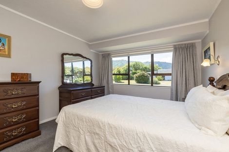 Photo of property in 2 Kanawa Street, Waikanae, 5036
