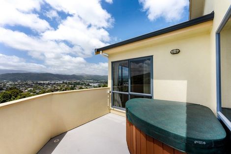 Photo of property in 5 Birkinshaw Grove, Riverstone Terraces, Upper Hutt, 5018