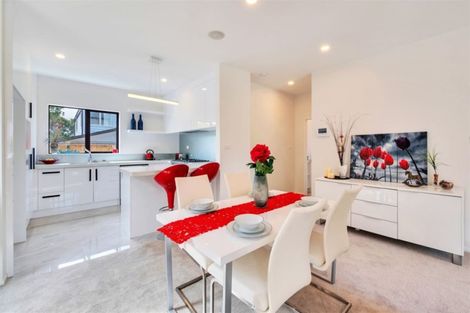 Photo of property in 5a Woodside Road, Massey, Auckland, 0614