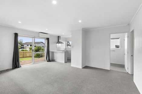 Photo of property in 1/322 Royal Road, Massey, Auckland, 0614