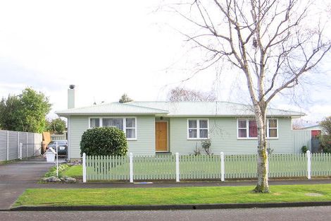 Photo of property in 54 Ruamahanga Crescent, Terrace End, Palmerston North, 4410