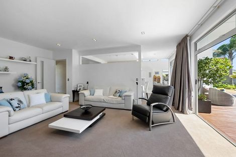 Photo of property in 3 St Andrews Parkway, Waiwhakaiho, New Plymouth, 4312