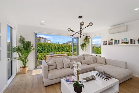 Photo of property in 12 Parkridge Place, Mount Pleasant, Christchurch, 8081