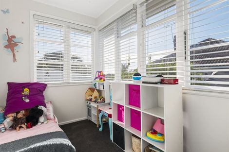 Photo of property in 83 Onewa Road, Northcote, Auckland, 0627