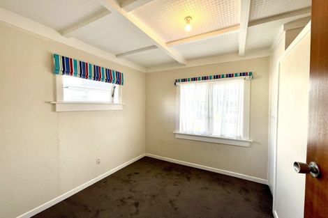 Photo of property in 1 Garadice Road, Rothesay Bay, Auckland, 0630