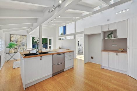 Photo of property in 11 Micawber Place, Mellons Bay, Auckland, 2014