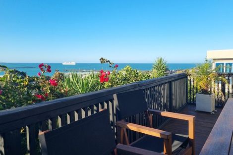 Photo of property in 9 South Road, Moturoa, New Plymouth, 4310