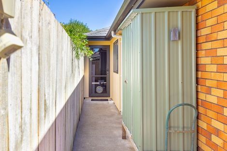 Photo of property in 7 Rarawa Place, Vogeltown, New Plymouth, 4310