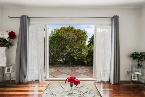 Photo of property in 107 Taylor Road, Mangere Bridge, Auckland, 2022