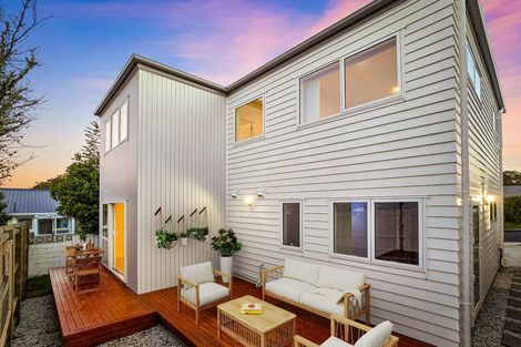 Photo of property in 2a Northgrove Avenue, Hillcrest, Auckland, 0627