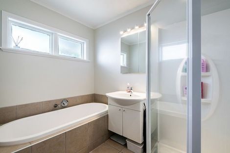 Photo of property in 52 Vera Road, Te Atatu South, Auckland, 0610