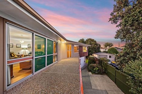 Photo of property in 17 Cyclarama Crescent, Massey, Auckland, 0614