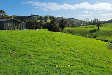 Photo of property in 12 Arahanga Road, Paparoa, 0571