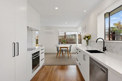 Photo of property in 1/139 Sawyers Arms Road, Northcote, Christchurch, 8052