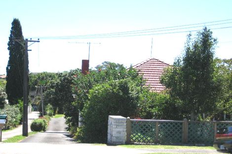 Photo of property in 2/45 Shakespeare Road, Milford, Auckland, 0620