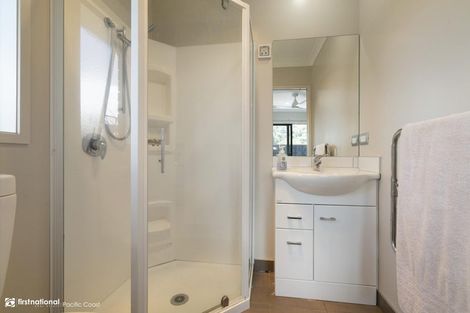 Photo of property in 22 Captain Wood Avenue, Whitianga, 3510