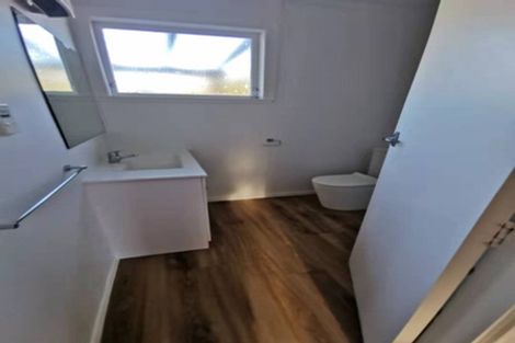 Photo of property in 5 Bodi Place, Te Atatu South, Auckland, 0610