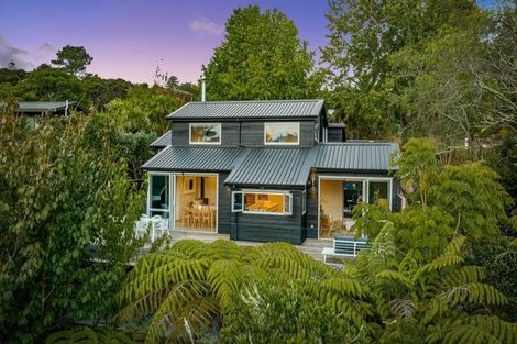 Photo of property in 22 Woodfern Crescent, Titirangi, Auckland, 0604