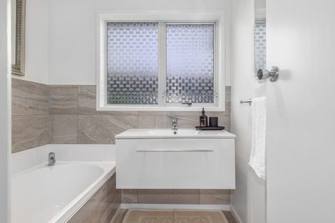 Photo of property in 23 Featherston Street, Levin, 5510