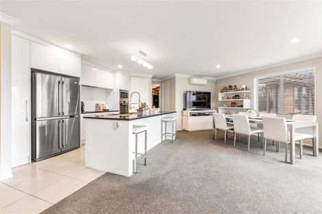 Photo of property in 38 Gilbransen Road, Kumeu, 0810