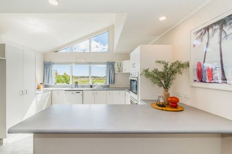 Photo of property in 300 Manly Street, Paraparaumu Beach, Paraparaumu, 5032