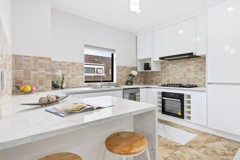 Photo of property in 4225a Great North Road, Glendene, Auckland, 0602