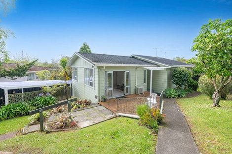 Photo of property in 1 Wanita Place, Totara Vale, Auckland, 0629