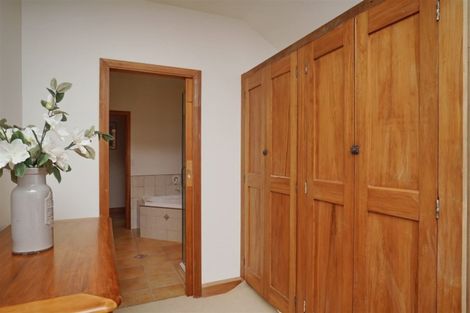 Photo of property in 8 Hackthorne Road, Cashmere, Christchurch, 8022